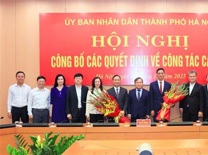 Chủ tịch UBND Thành phố Vũ Đại Thắng trao quyết định bổ nhiệm, điều động 5 lãnh đạo sở, ngành, đơn vị