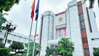 Tặng Bằng khen cho các cá nhân thuộc Văn phòng UBND thành phố đã có thành tích xuất sắc trong phong trào thi đua thực hiện nhiệm vụ công tác