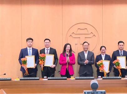 Văn phòng UBND Thành phố công bố các Quyết định về công tác cán bộ